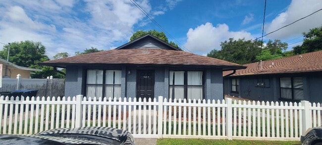 Building Photo - Room for rent. private bedroom with shared... Rental