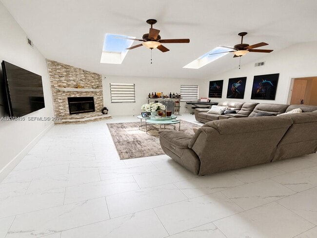 209 SW 42nd St