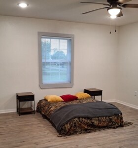 Photo - 140 Watters St