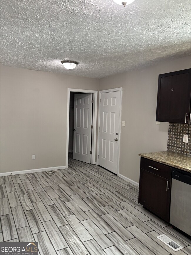 Photo - 1113 Smith St SW