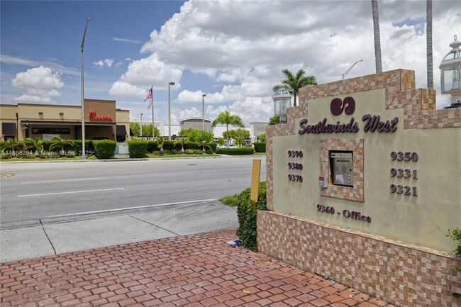 Photo - 9370 W Flagler St Unidad 104B Rental