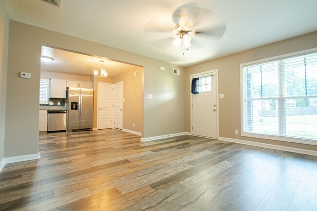 Photo - Pet Friendly Three Bedroom!