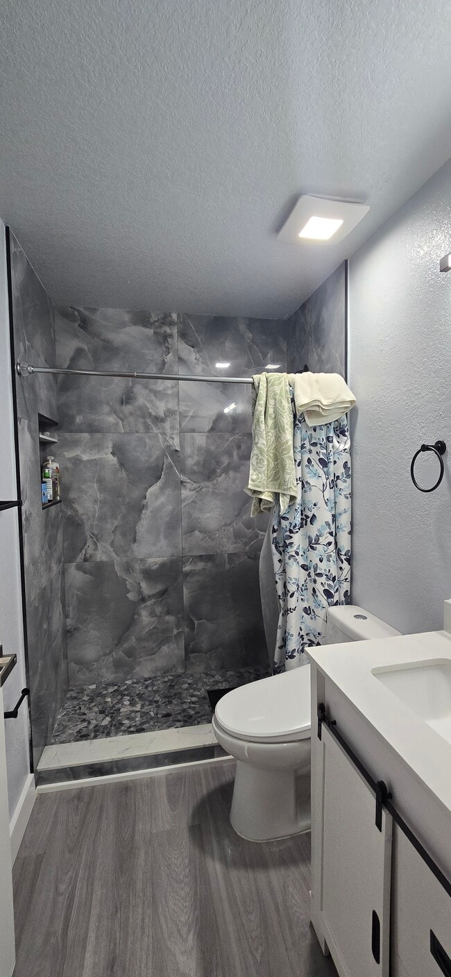 Photo - 2044 44th St S