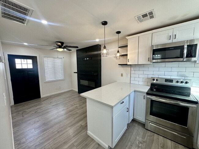 Photo - 1447 E Mountain View Rd Unit #2