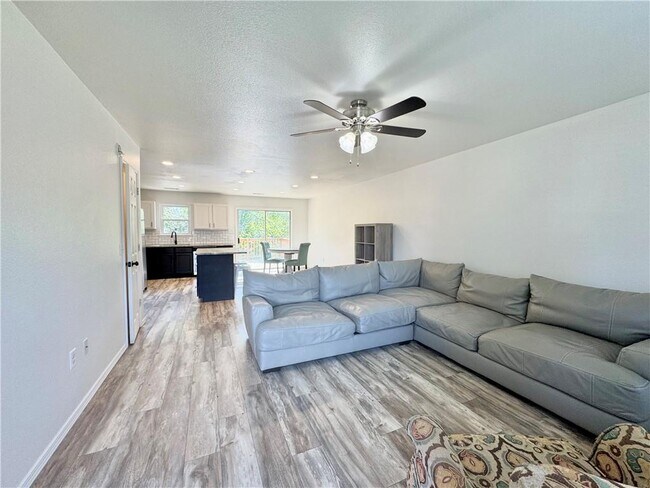 Photo - 507 Braithwaite St