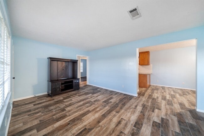 Photo - 915 25th Ave N