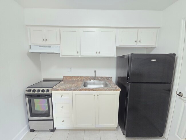 1 Bed/1 Bath Jr-Kitchen, 1st Floor