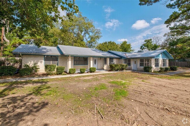 Building Photo - 106 Longhorn St Rental