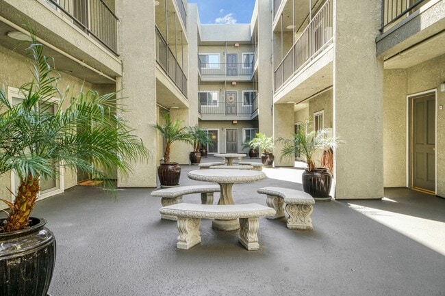 Highland Villa Apartments