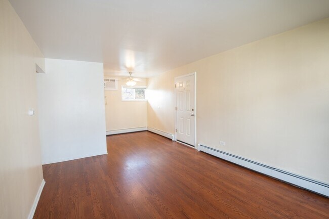 Photo - 605 N Wolf Rd