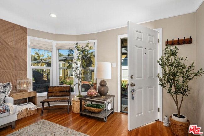 Photo - 1332 Ocean Park Blvd Unidad D