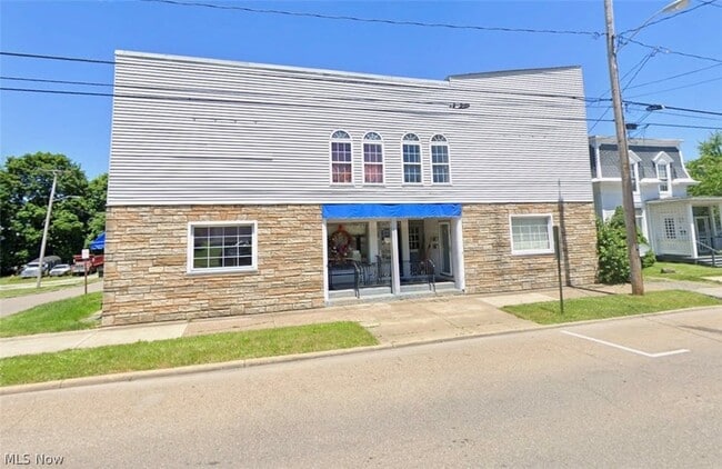 Building Photo - 68 W Main St Unit 1/2