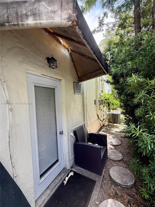 Photo - 1750 SW 16th St Unidad 1