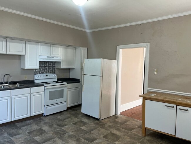 Photo - 511 W Franklin St Unidad 1st Floor