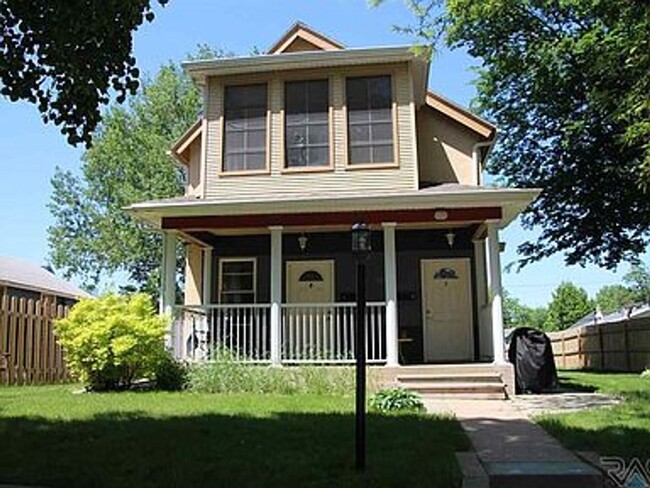 Photo - 705 N Duluth Ave Apartamento Unidad 7d24606e-10c2-11ea-b115-b083fed15155
