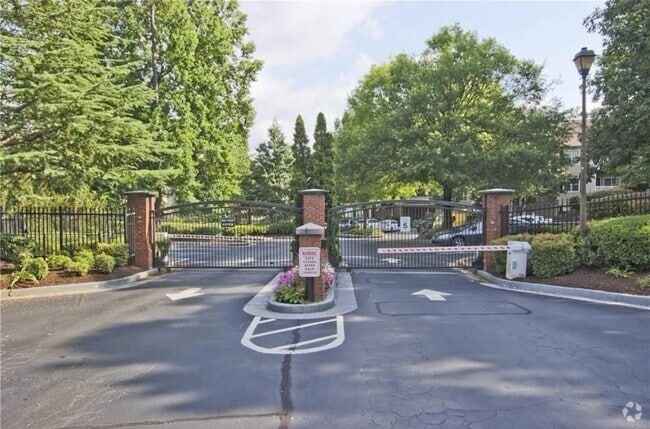 Building Photo - 1250 Parkwood Cir SE Rental