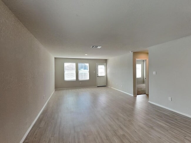 Photo - 4330 Rapids Way