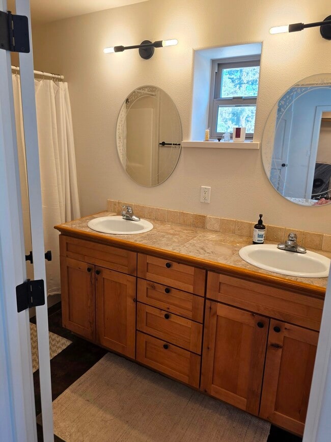 Photo - 1059 NW Saginaw Ave Unit 102