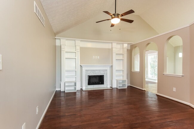 Photo - 1026 Dalby Way