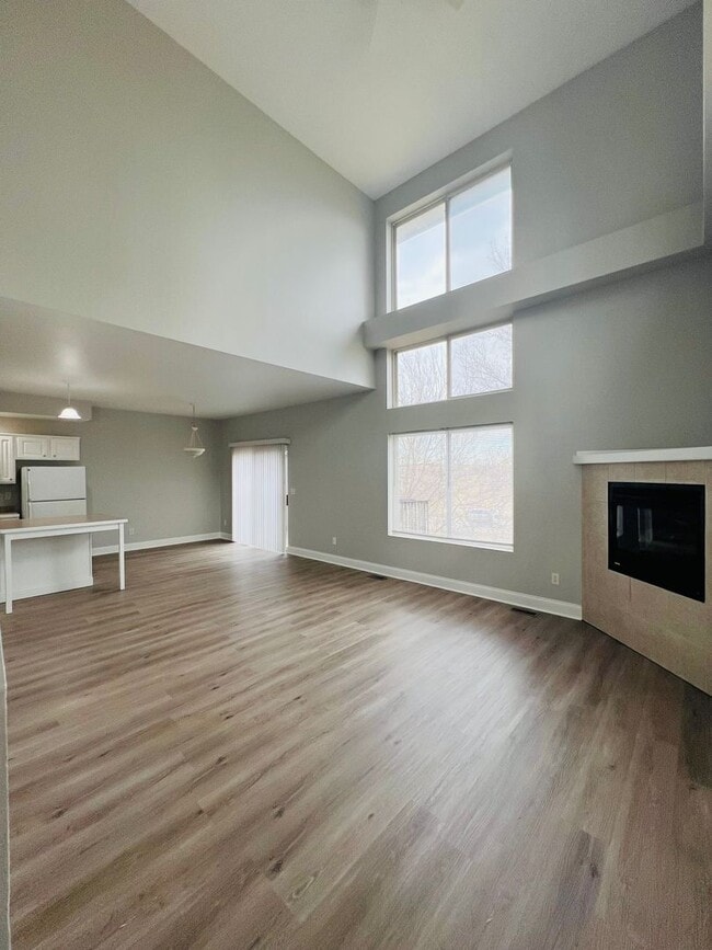 Photo - RENOVATED 4 bed 3.5 bath Duplex - Available for IMMEDIATE move in