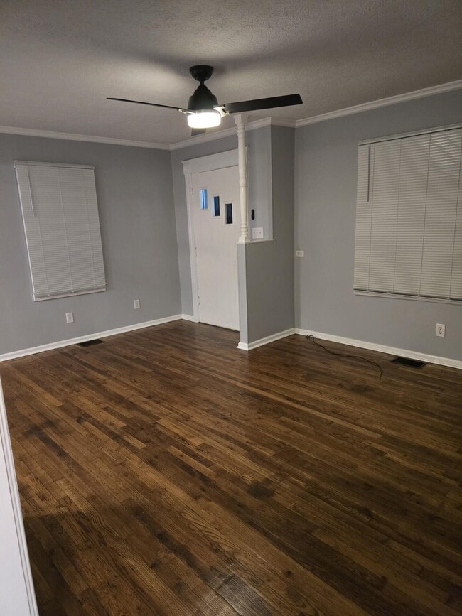Photo - 204 S Robbins Ct