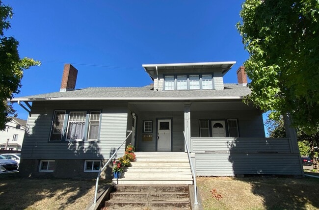 Building Photo - 813 NW Monroe Ave Unit 4