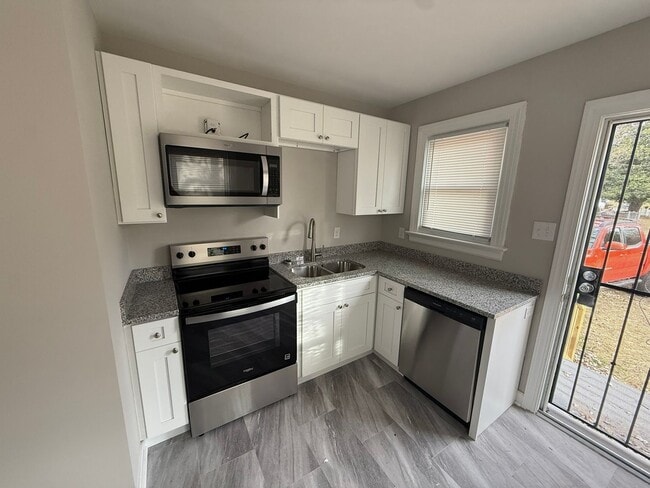 Photo - Great renovated 2 bedroom house in Richmond