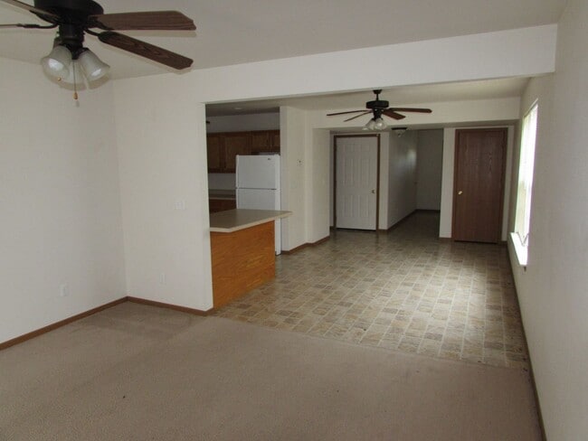 Photo - 7571-MF2-E4 Unit A