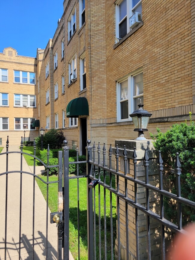 Building Photo - 4049 N Mozart St