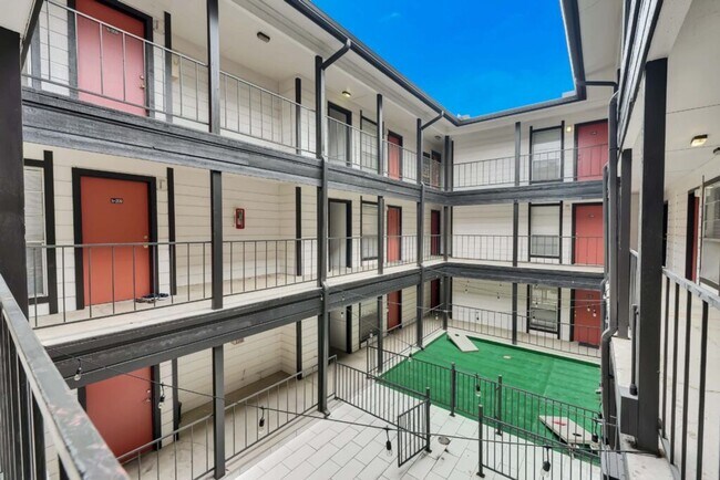 2803 Hemphill Park Unidad B104