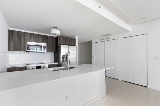 Photo - 488 NE 18th St Unidad 1807