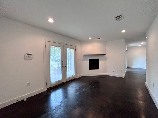 Photo - 1718 Giles St