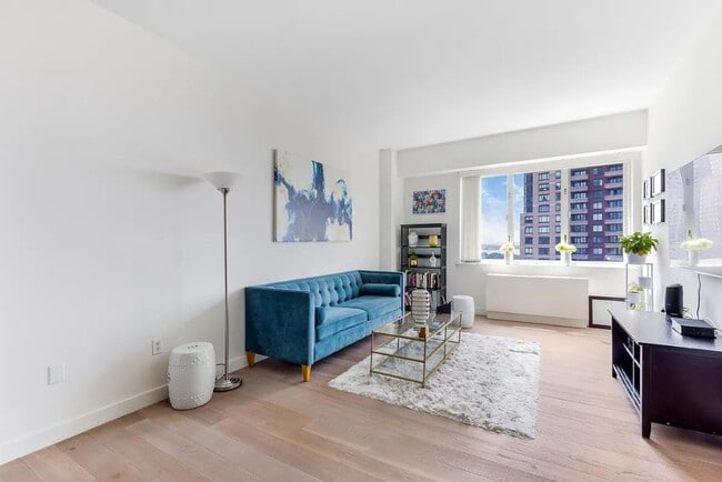 Photo - 225 Rector Pl Unit 14J