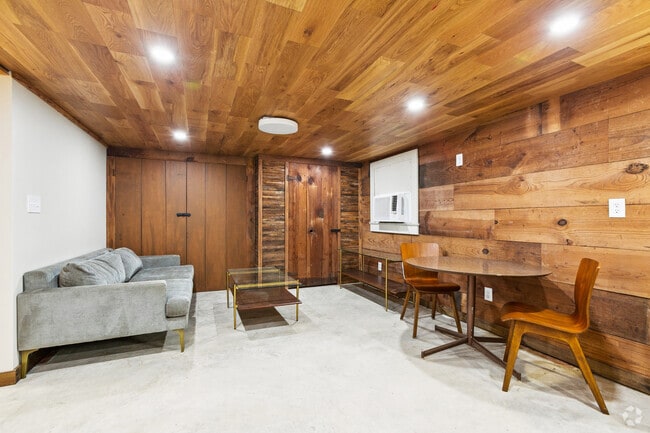 Building Photo - 1020 Short St Unit A Rental