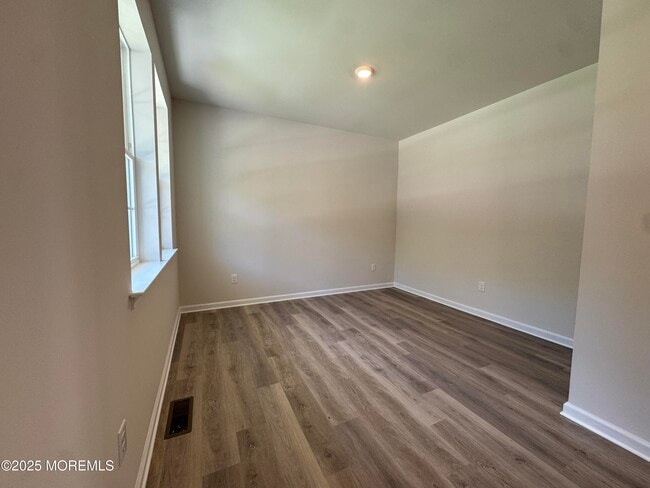 Photo - 17 Whaler Ave