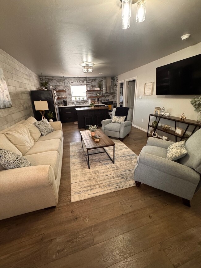 Building Photo - 1207 W Gore Blvd