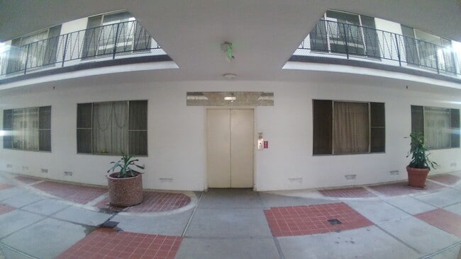 Elevador - 450 W. Doran St. Glendale CA