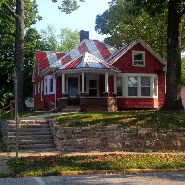 Building Photo - 800 N Lincoln St