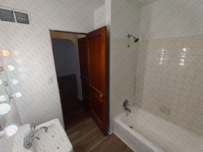 Photo - 417 W 14th St Unidad 2