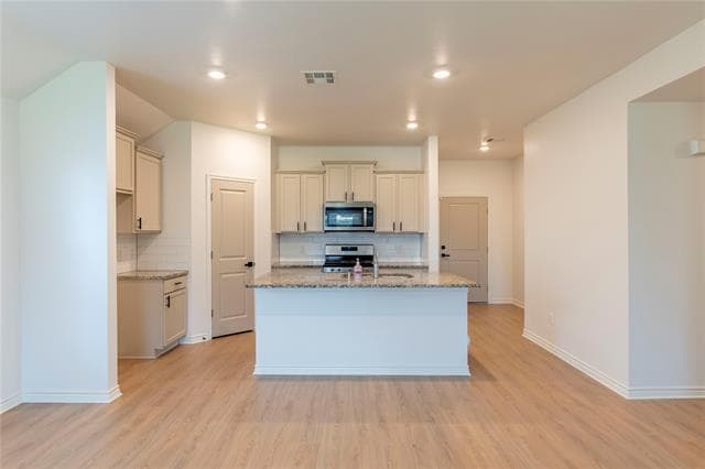 Photo - 408 Rawhide Way
