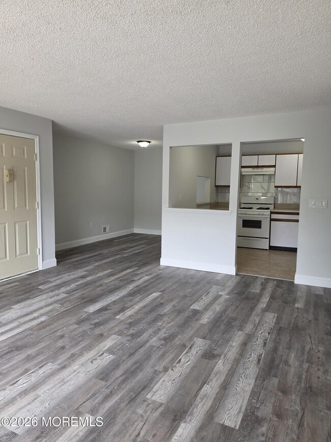 26 Colonial Ct