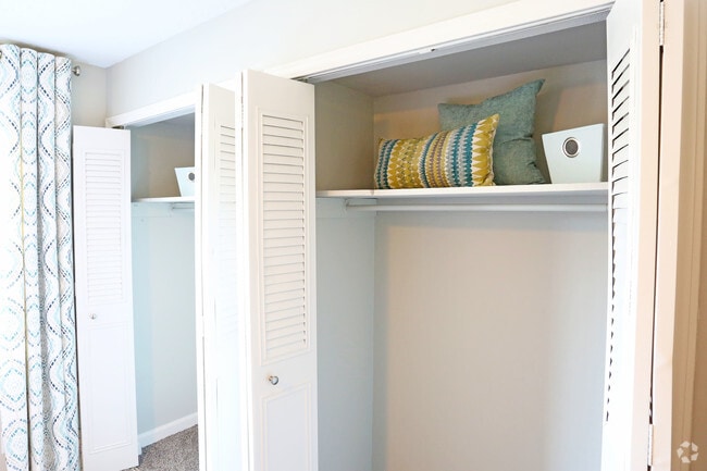 2BR, 1.5 BA - 900 SF - Closets