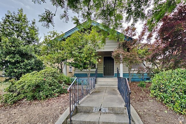 Building Photo - Charming Lank Park Bungalow Rental