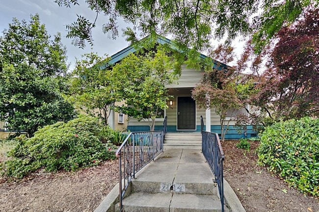 Charming Lank Park Bungalow - Charming Lank Park Bungalow House
