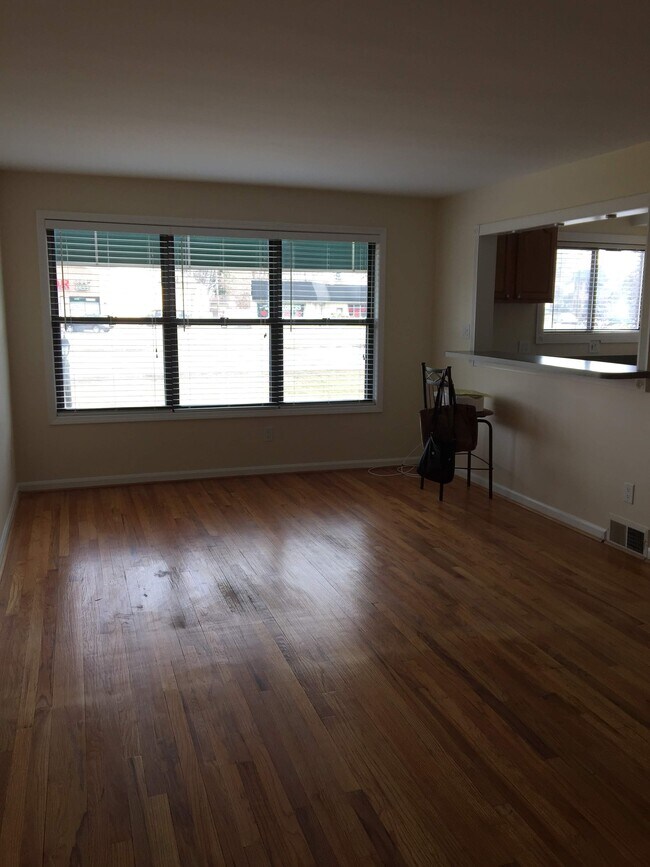 Great room - 25863 Woodward Ave Unidad 25901