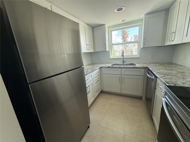 Photo - 14120 Palm St Unidad 101