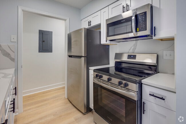 1BR, 1BA - 900 – 950SF - Kitchen