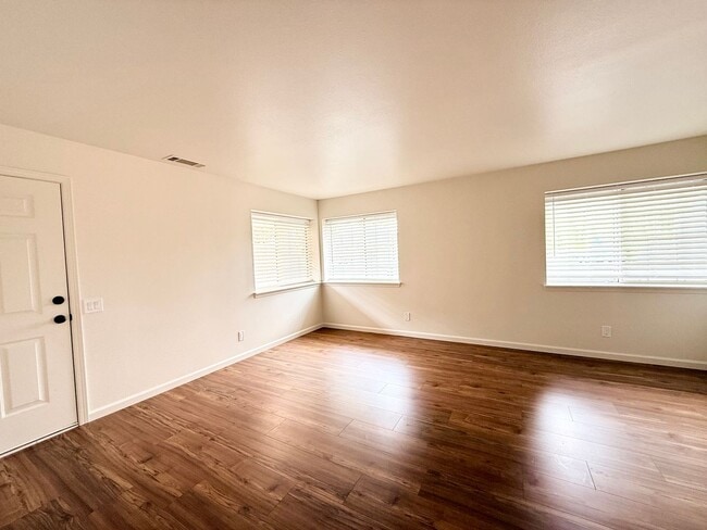Photo - Lovely 3 Bedroom 2 Bathroom Available Now!