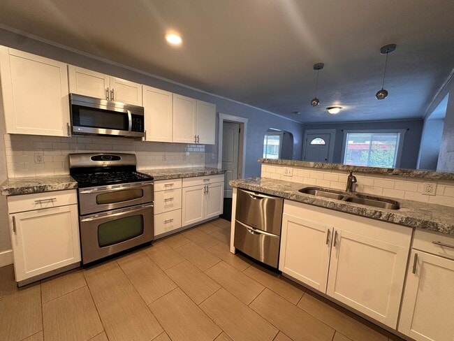 Photo - 3 Bedroom Home Across From Trolley Square