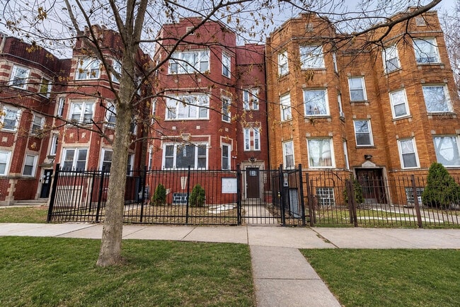 Building Photo - 7944 S Ellis Ave Unit 1